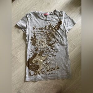 Super soft graphic tee